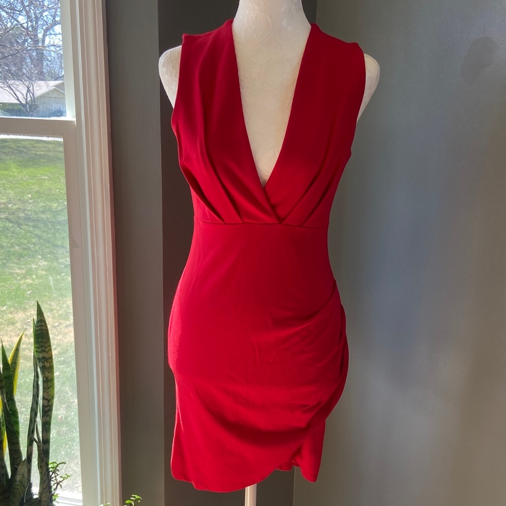 Lulu’s Red V-Neck Mini Dress ❤️